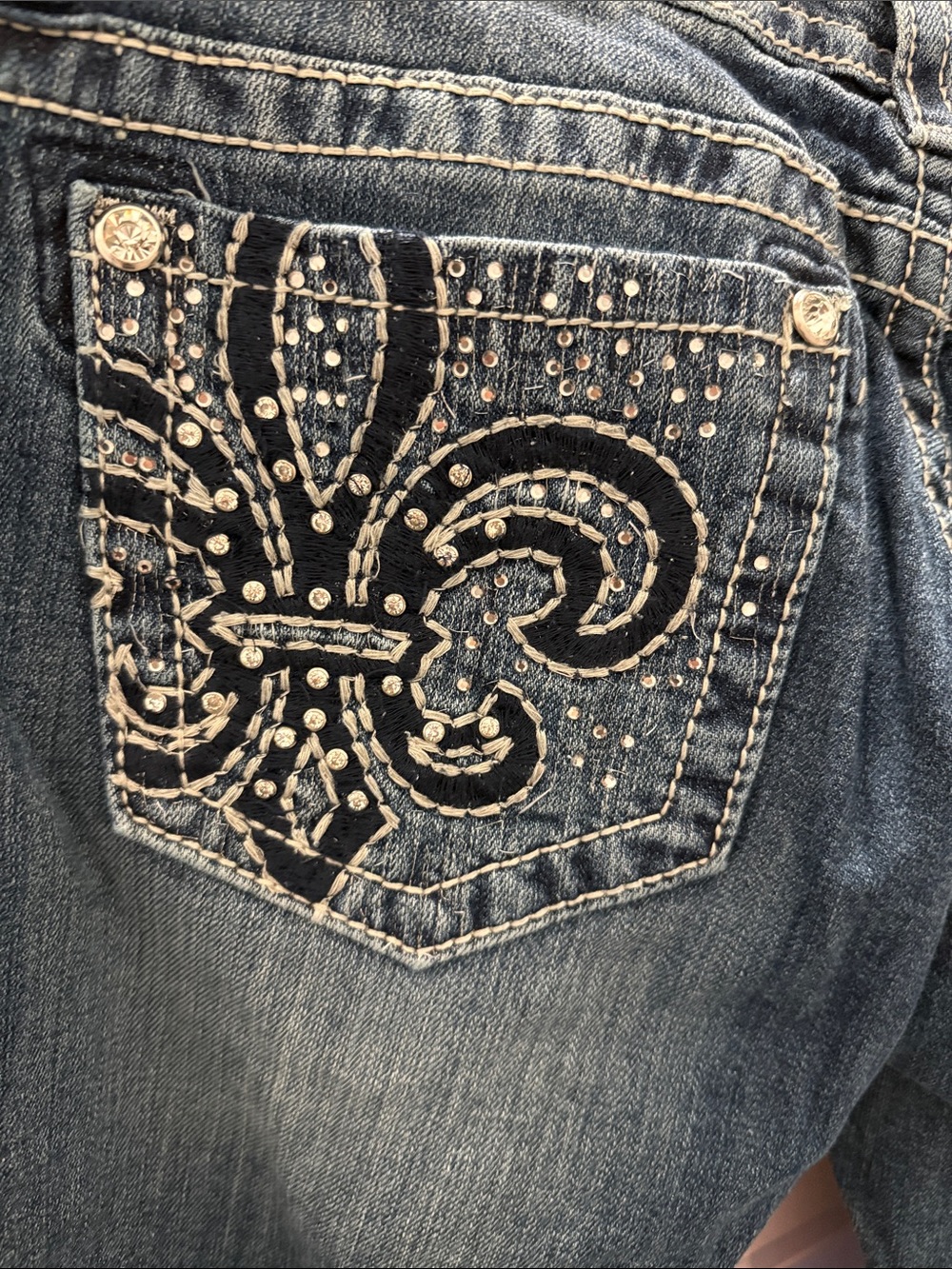 Miss Me Women's Embellished Fleur Pocket Jeans - Blue